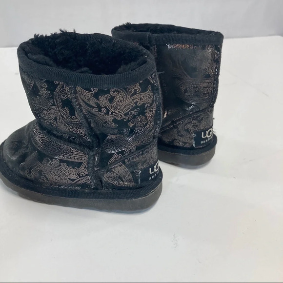 UGG Black and Gold Paisley 24 months boots fur lined - Picture 6 of 7